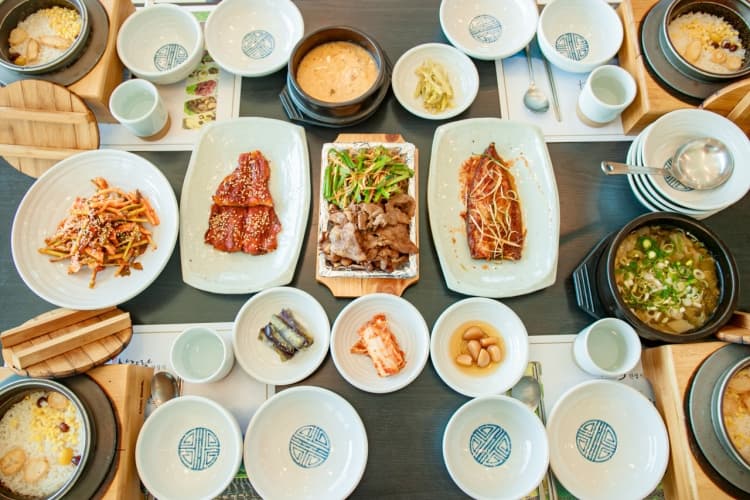 삼뜨락한정식
